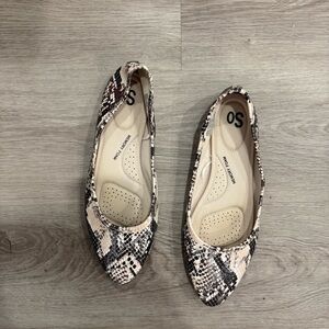 Kohls Snakeskin Patterned Flats
Size 10
So brand